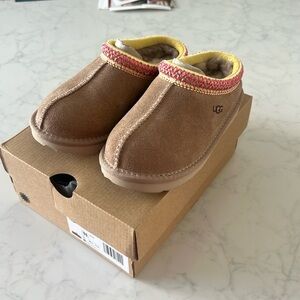 NWT Kids UGG pink and yellow Tasman